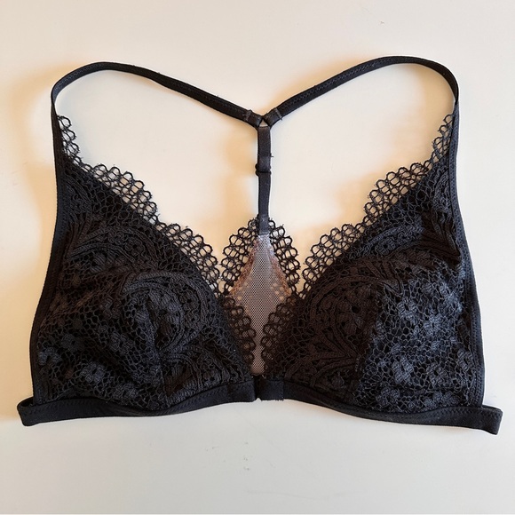Victoria’s Secret Front-Close Crochet Lace Bralette - Picture 1 of 9